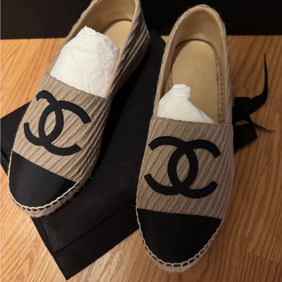 CHANEL Espadrilles - Black and Tan